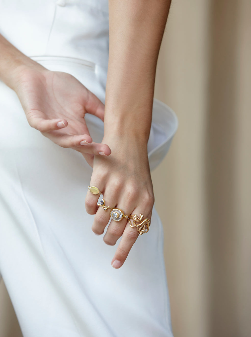 Rock Round Signet 18K Gold Ring w. Diamonds