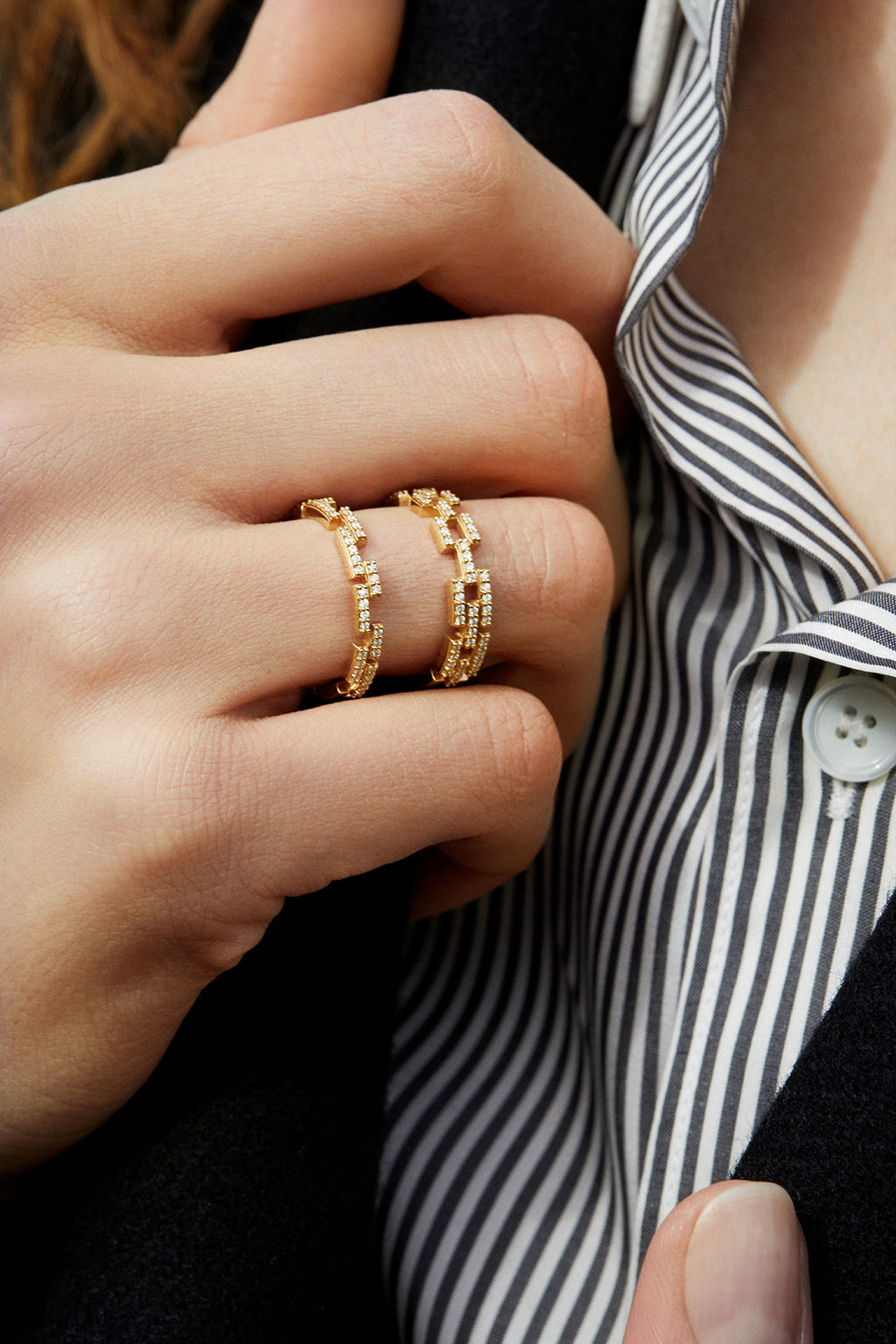 Open Brick 18K Gold Ring w. Diamonds