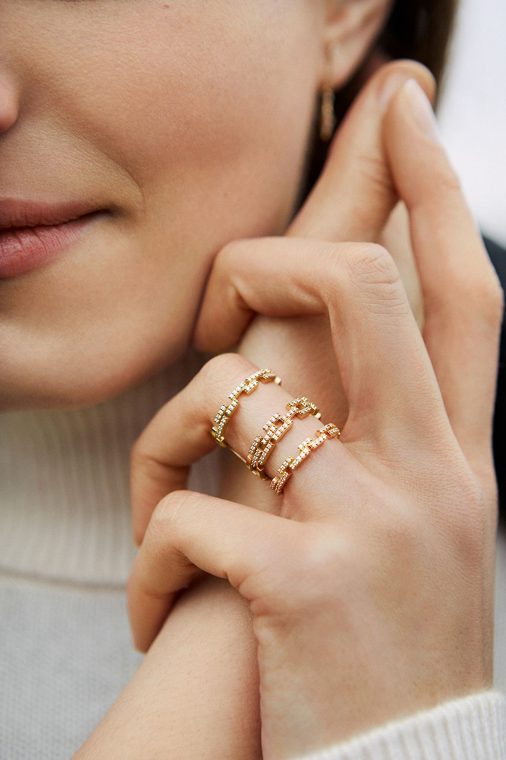 Open Brick 18K Gold Ring w. Diamonds