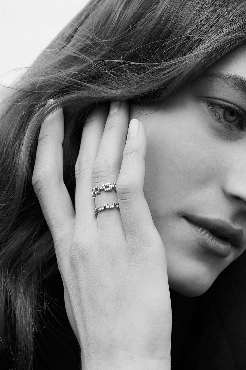 Open Brick 18K Gold Ring w. Diamonds