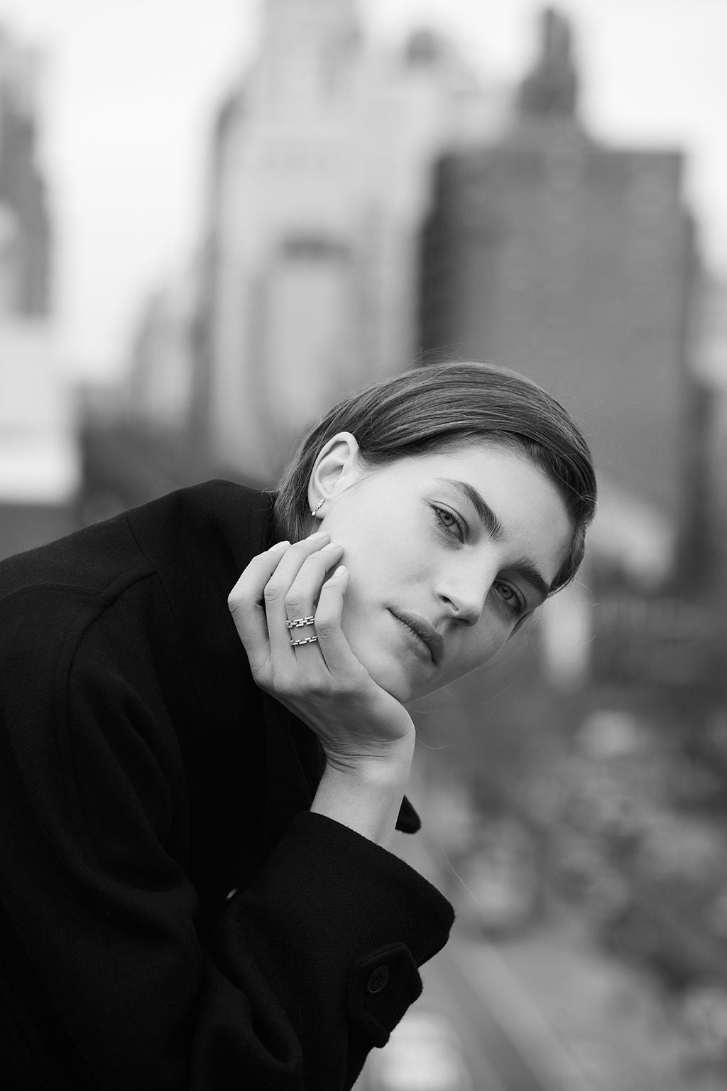 Open Brick 18K Gold Ring w. Diamonds