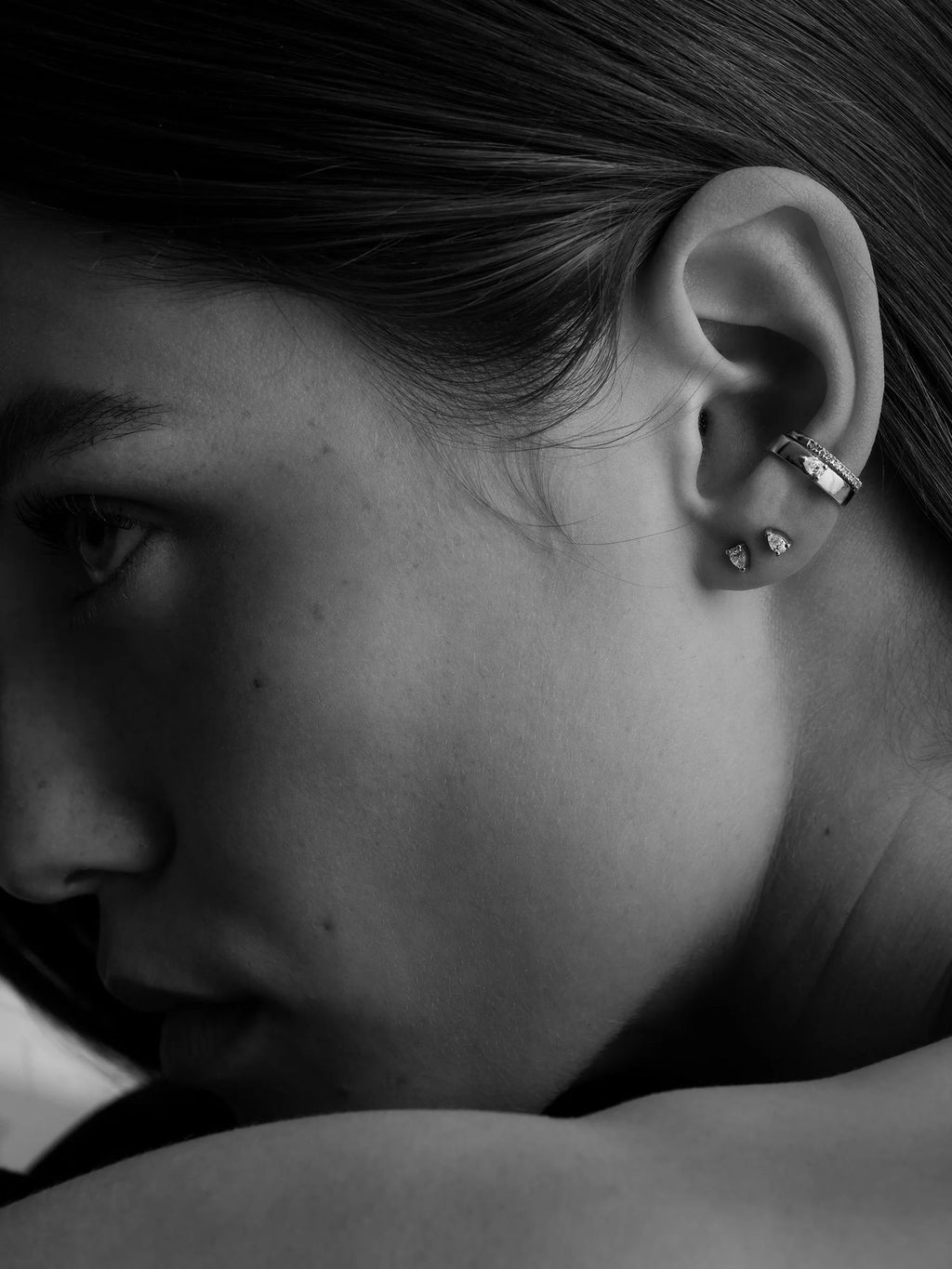 Pear 0.07 14K Gold, Whitegold or Rosegold Stud w. Diamond