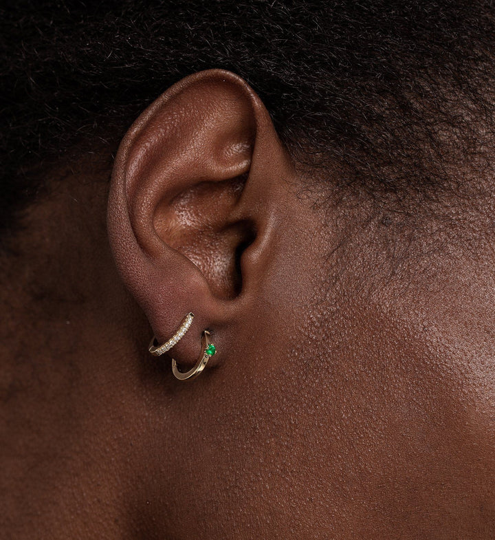 Emerald 0.04 14K Gold, Whitegold or Rosegold Huggie w. Emerald
