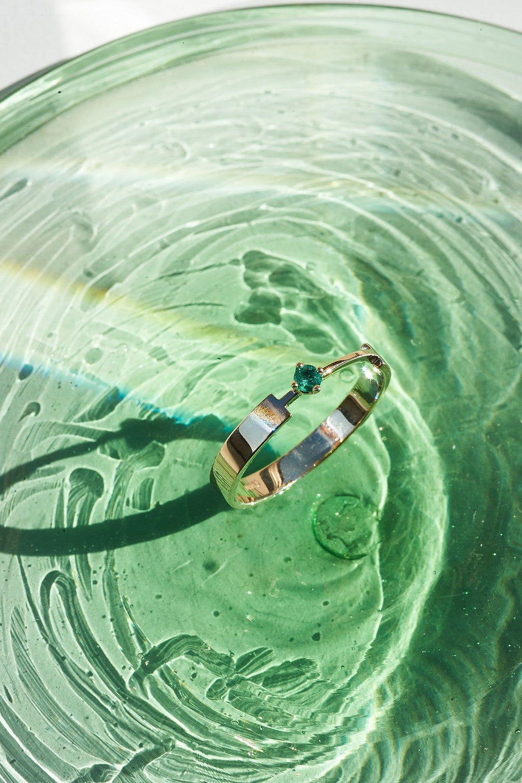 Ring aus 14K Gold, Weißgold oder Rosegold I 0.06 Kt. Smaragd