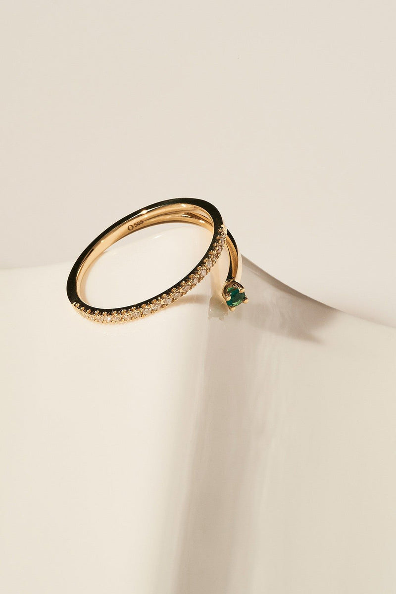 Floating Emerald Diamond Spiral Ring 0.17