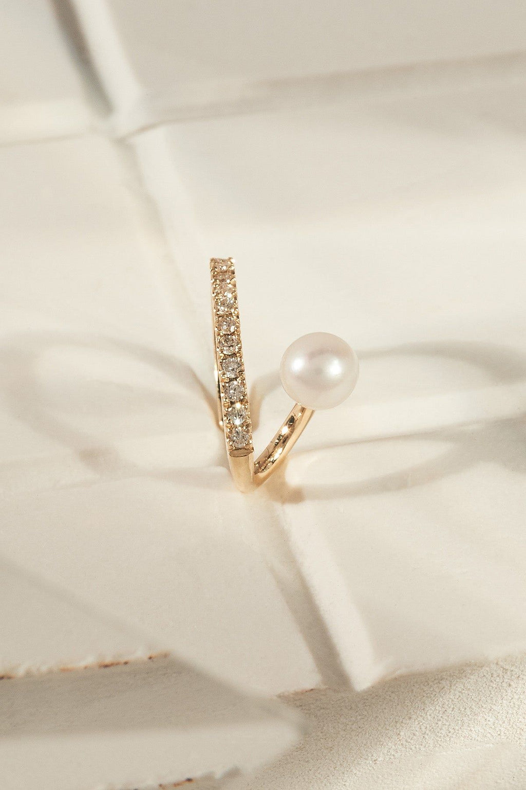 Floating Pearl Diamond Line Earcuff 05