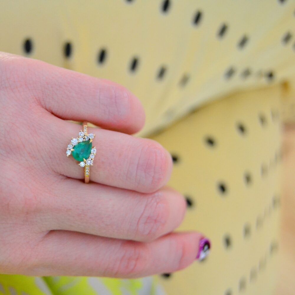 Peya Marakata 18K Gold Ring w. Diamonds & Emerald