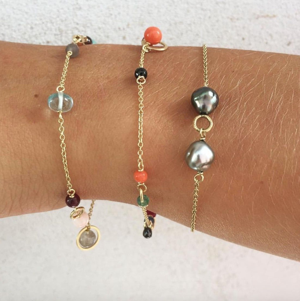 Piccolo 18K Gold Bracelet w. Grey Pearls