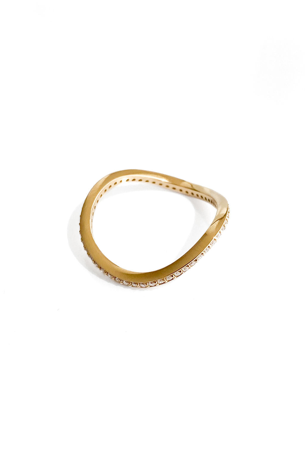 Regular Wave 18K Gold Ring w. Diamonds