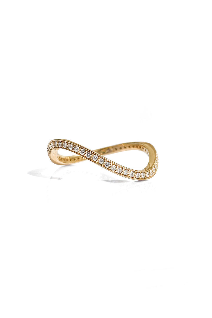 Regular Wave 18K Gold Ring w. Diamonds