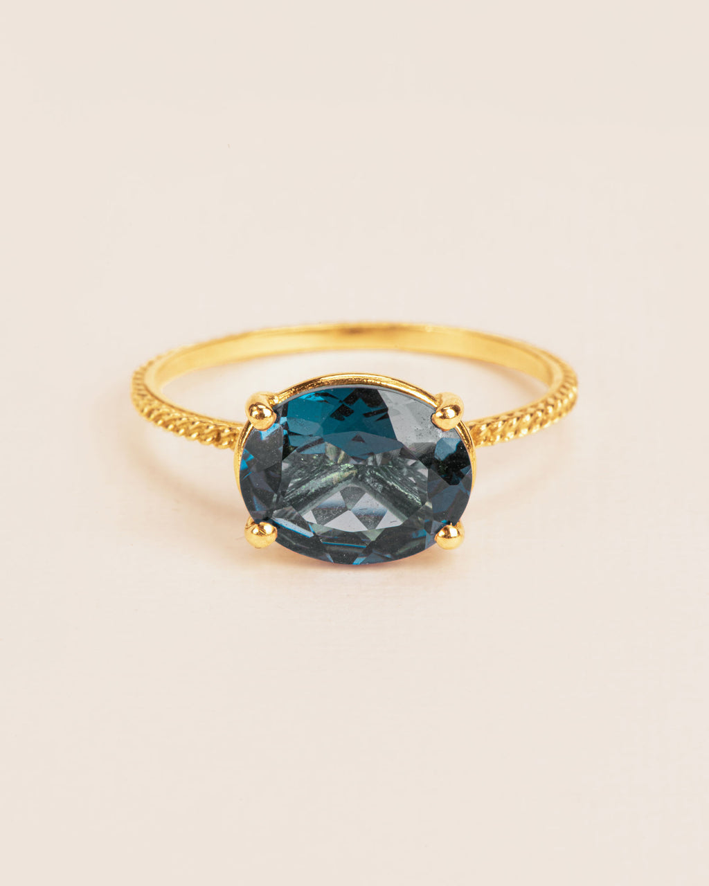 Chain 18K Gold Ring w. Topaz