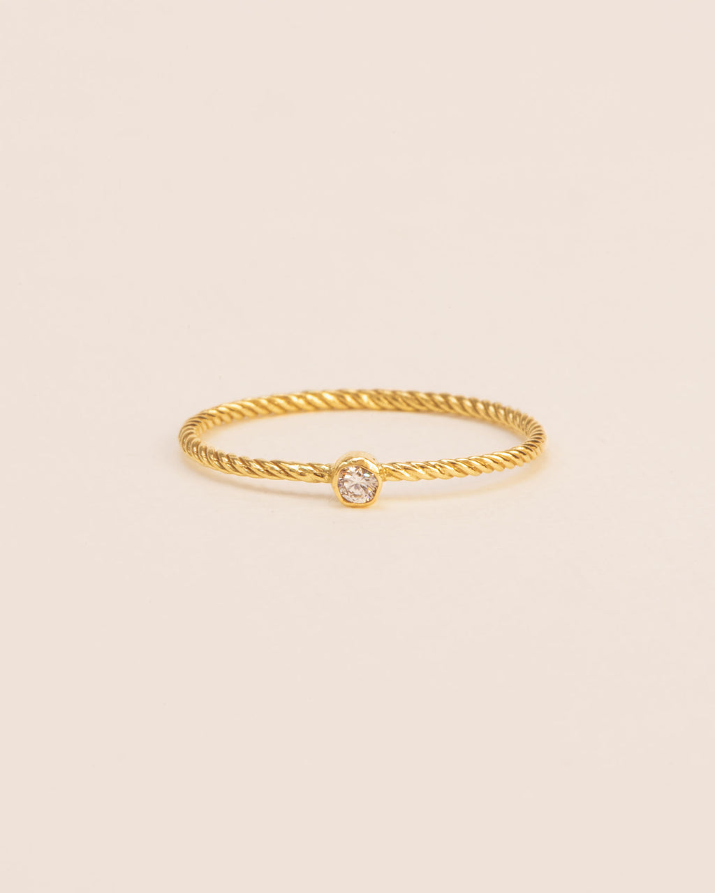 Twisted 18K Gold Ring w. White Diamond