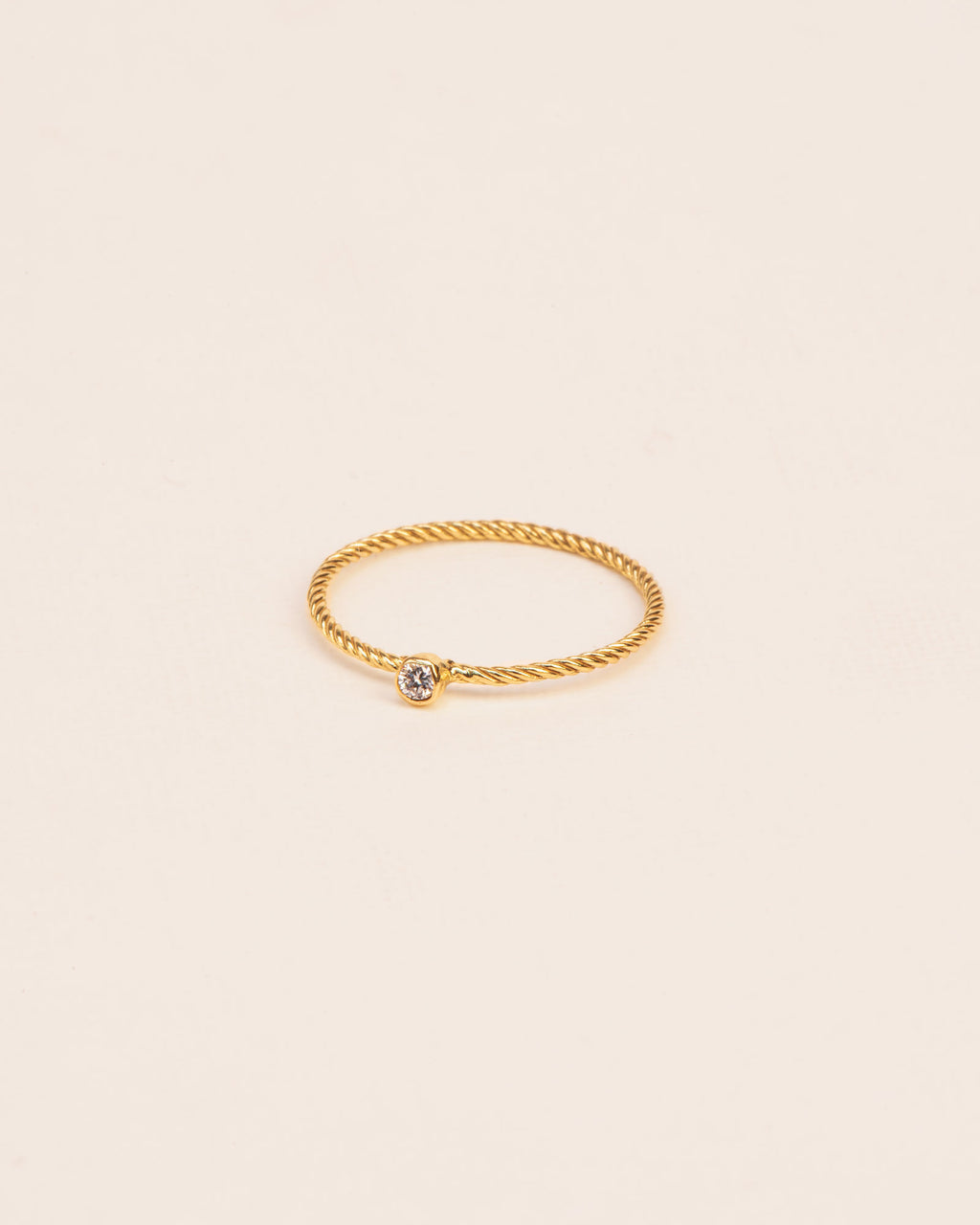 Twisted 18K Gold Ring w. White Diamond