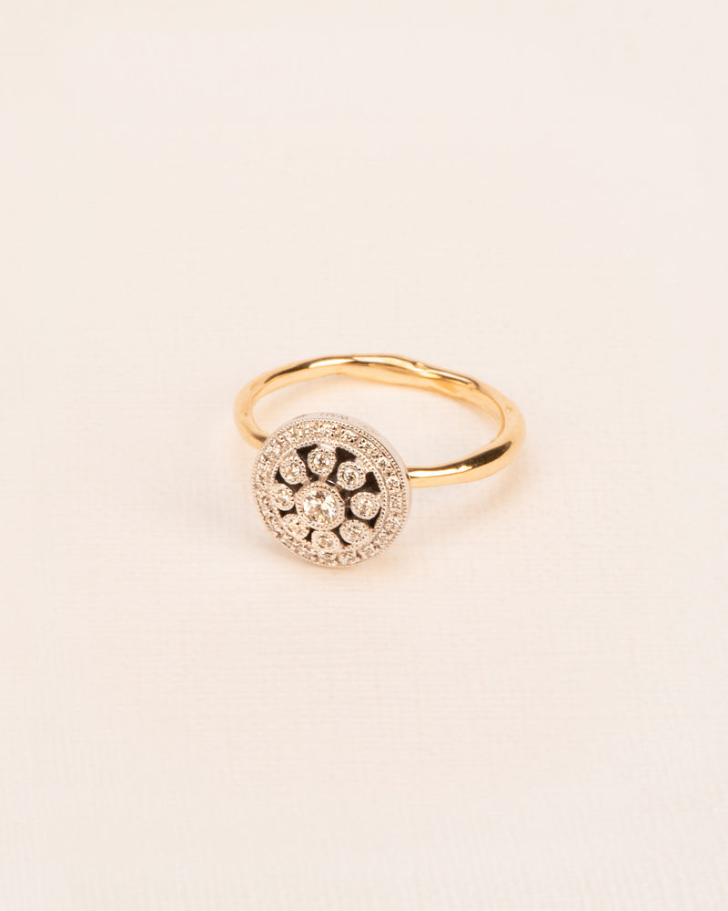 Rosas 18K Gold Ring w. Diamond