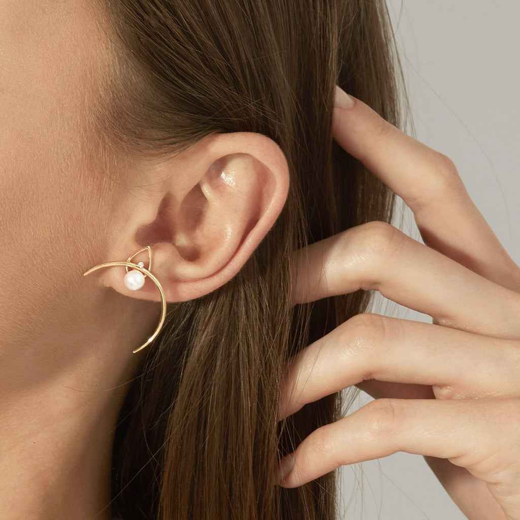 Cosmo Venus 18K Gold Earrings w. Pearl & Diamond