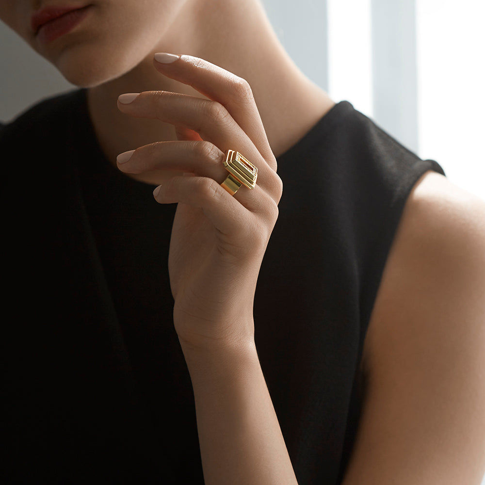 Icon Pyramide 18K Gold plattiert w. Diamant