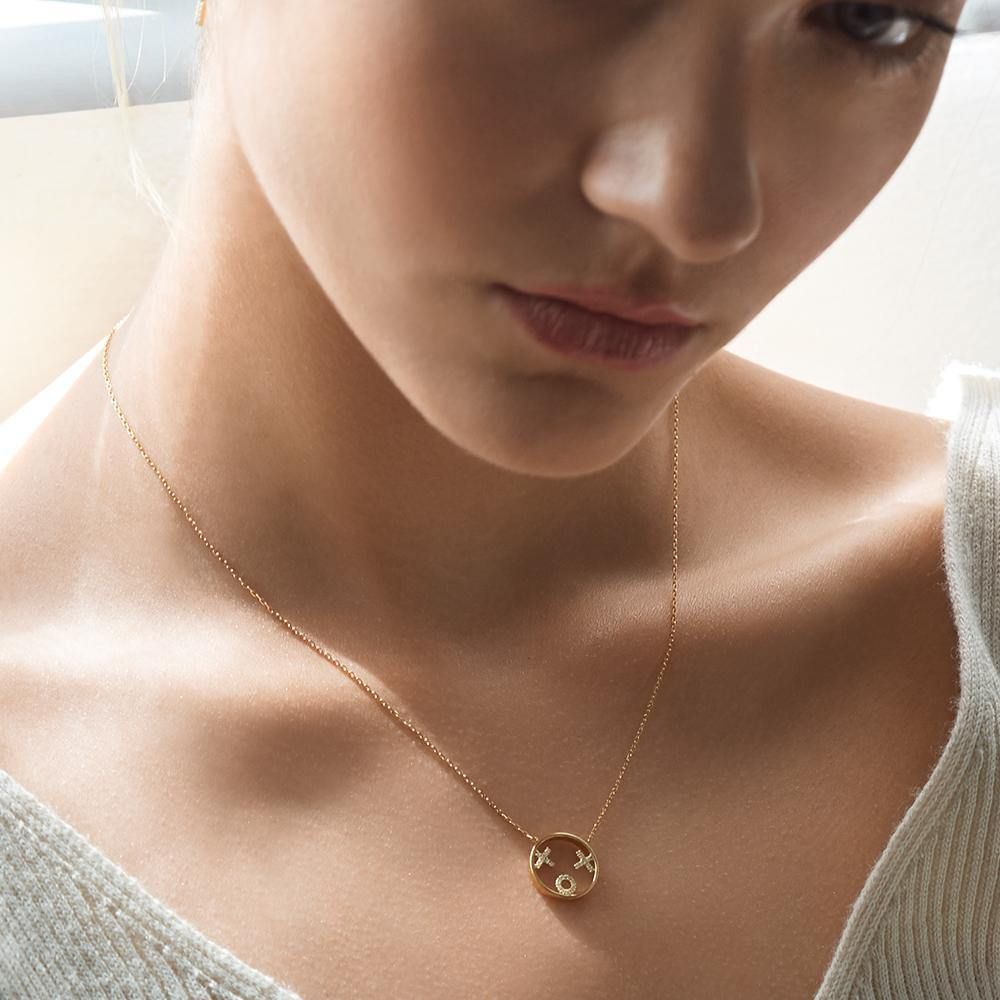 MOYEN XOXO 18K Gold Necklace w. Diamond