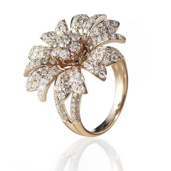 Large Flower 18K Gold, Rosegold or Whitegold Ring w. Diamonds