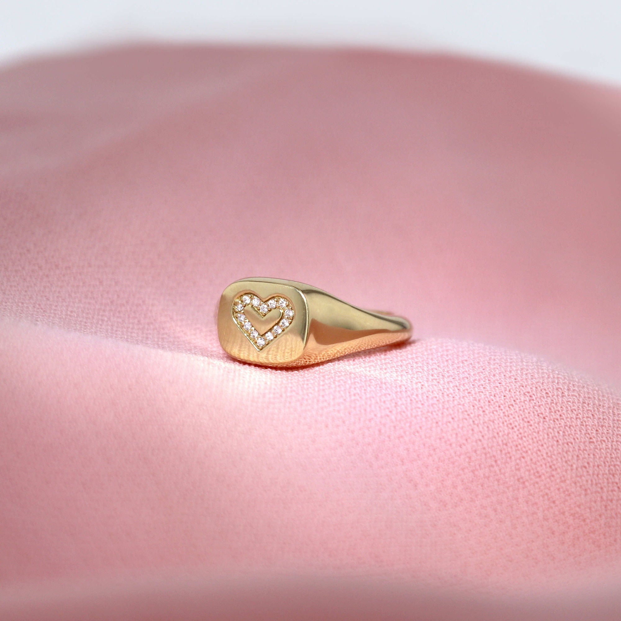 Rock Heart Siegelring aus 18K Gold I Diamanten