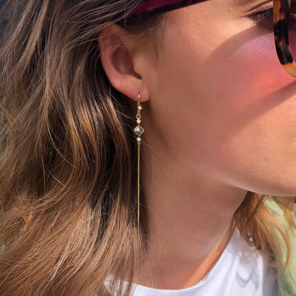 Raw Classic Pointy 18K Gold Earring w. Diamonds