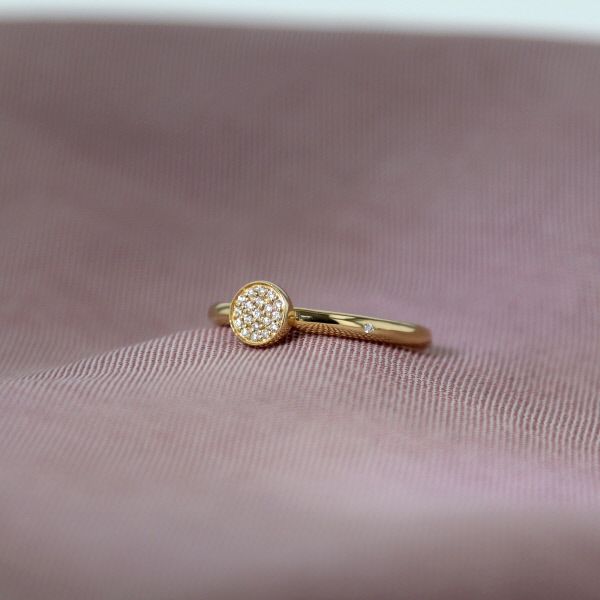 Rock Small 18K Gold Ring w. Diamonds