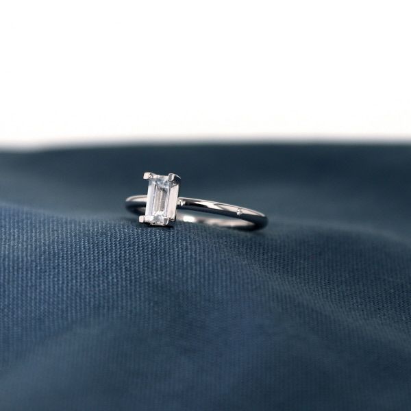Nord Turned 18K Whitegold Ring w. White Topaz