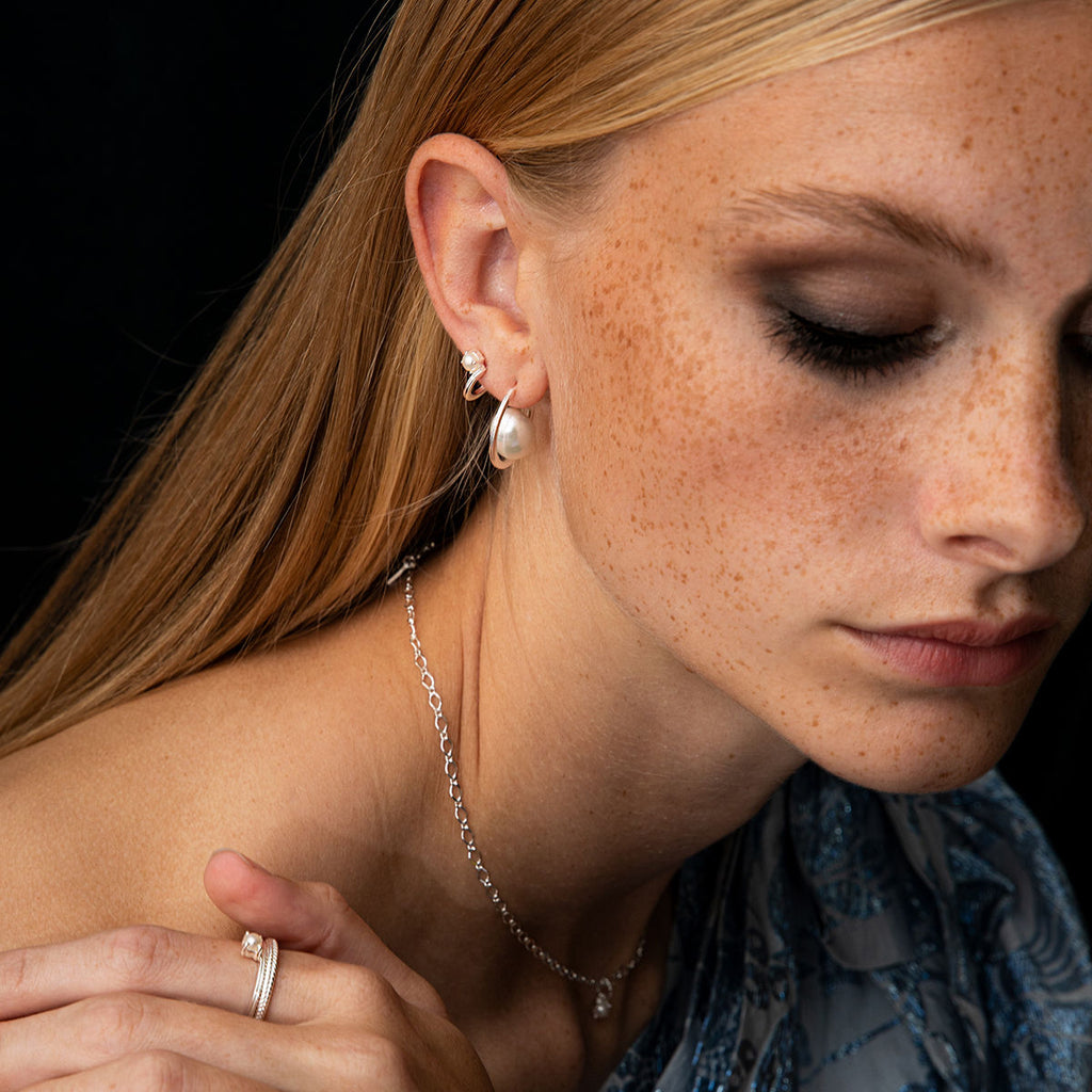 Unicorn Silver Hoops w. White Freshwater Pearls