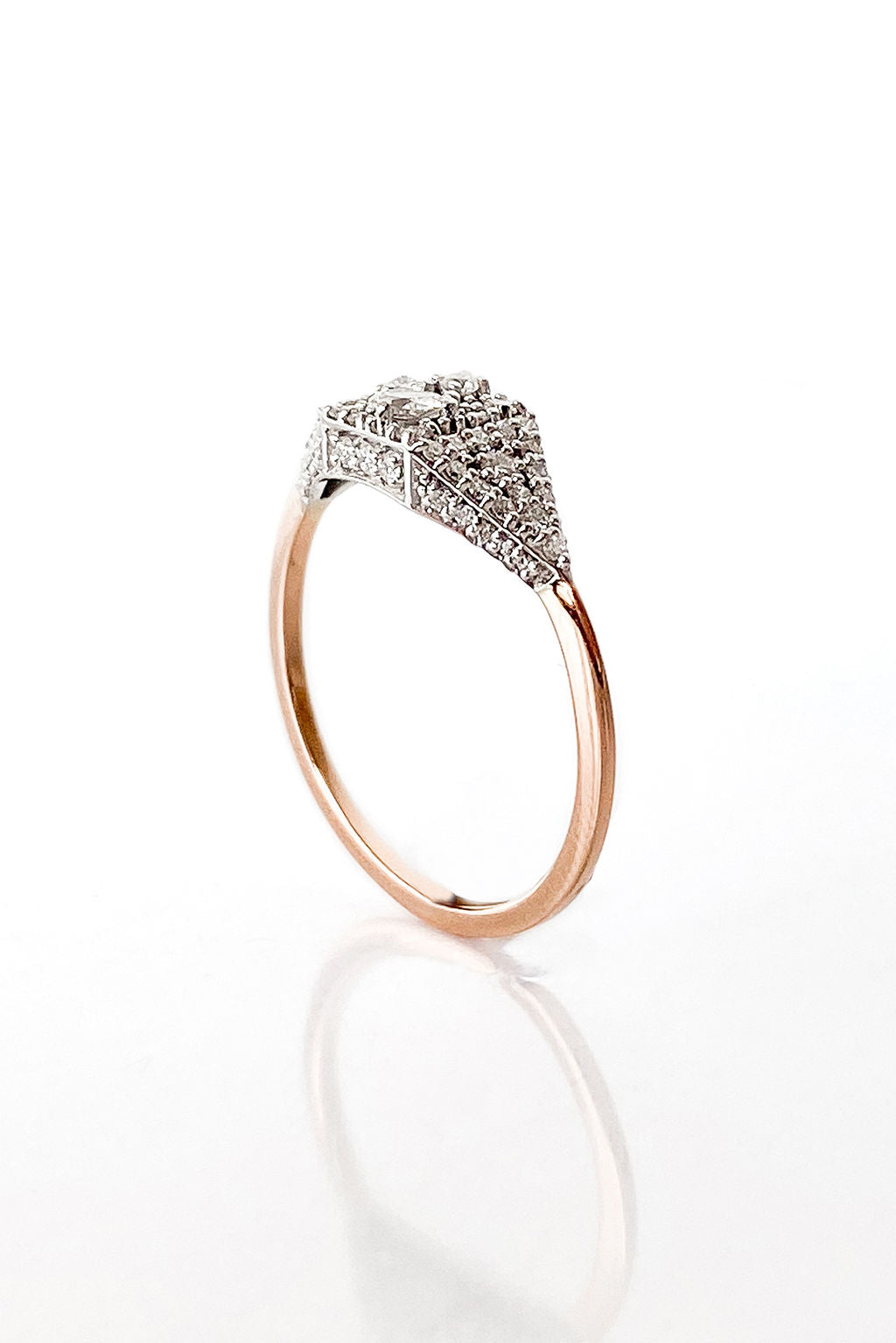 Signet 18K Rosegold & Whitegold Ring w. Diamonds