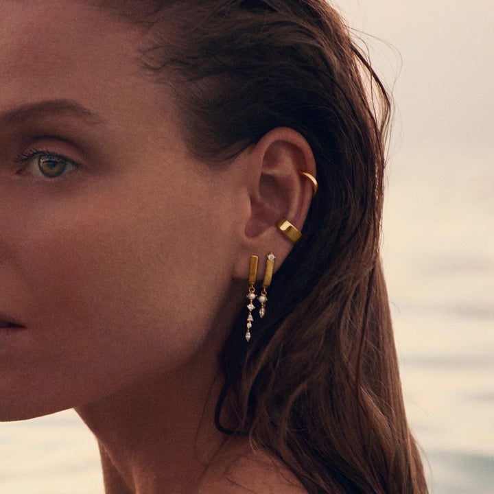 Adria Tre Pendolo Gold Plated Earrings w. White Zirconias & Pearl