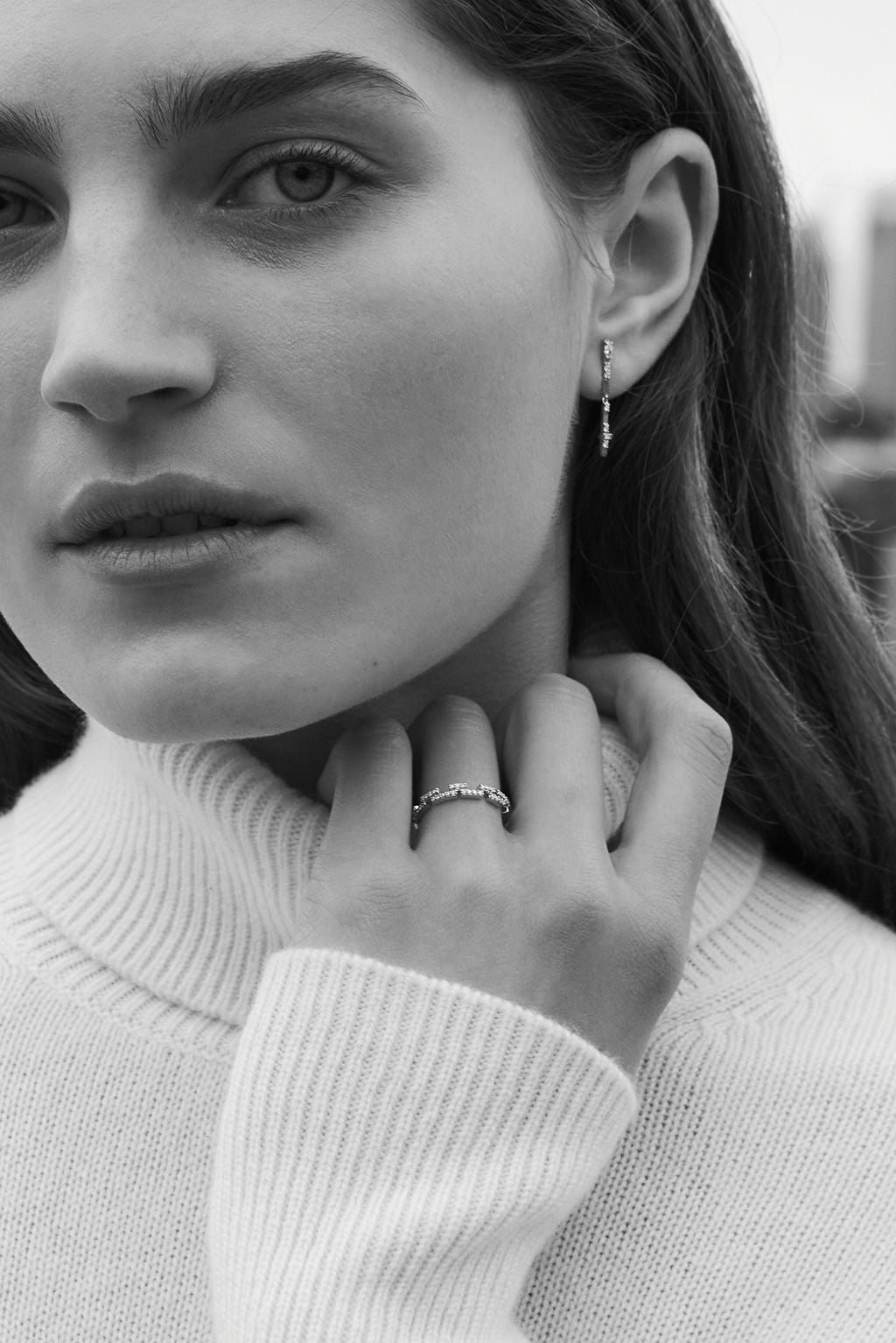 Small Brick 18K Gold Ring w. Diamonds