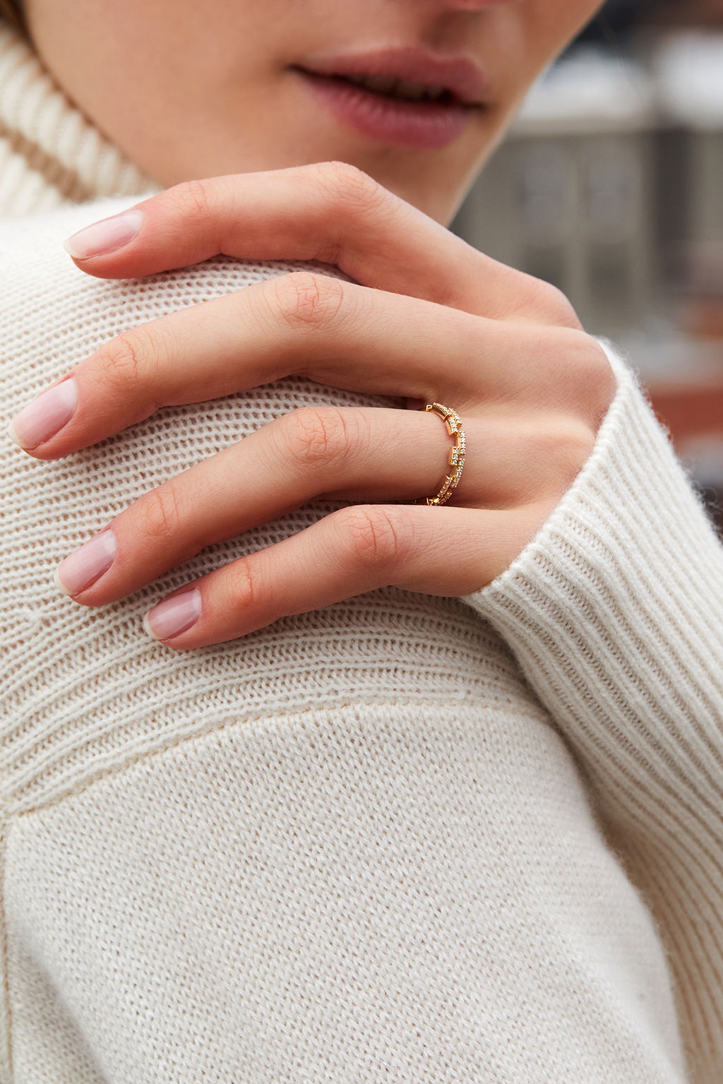 Small Brick 18K Gold Ring w. Diamonds