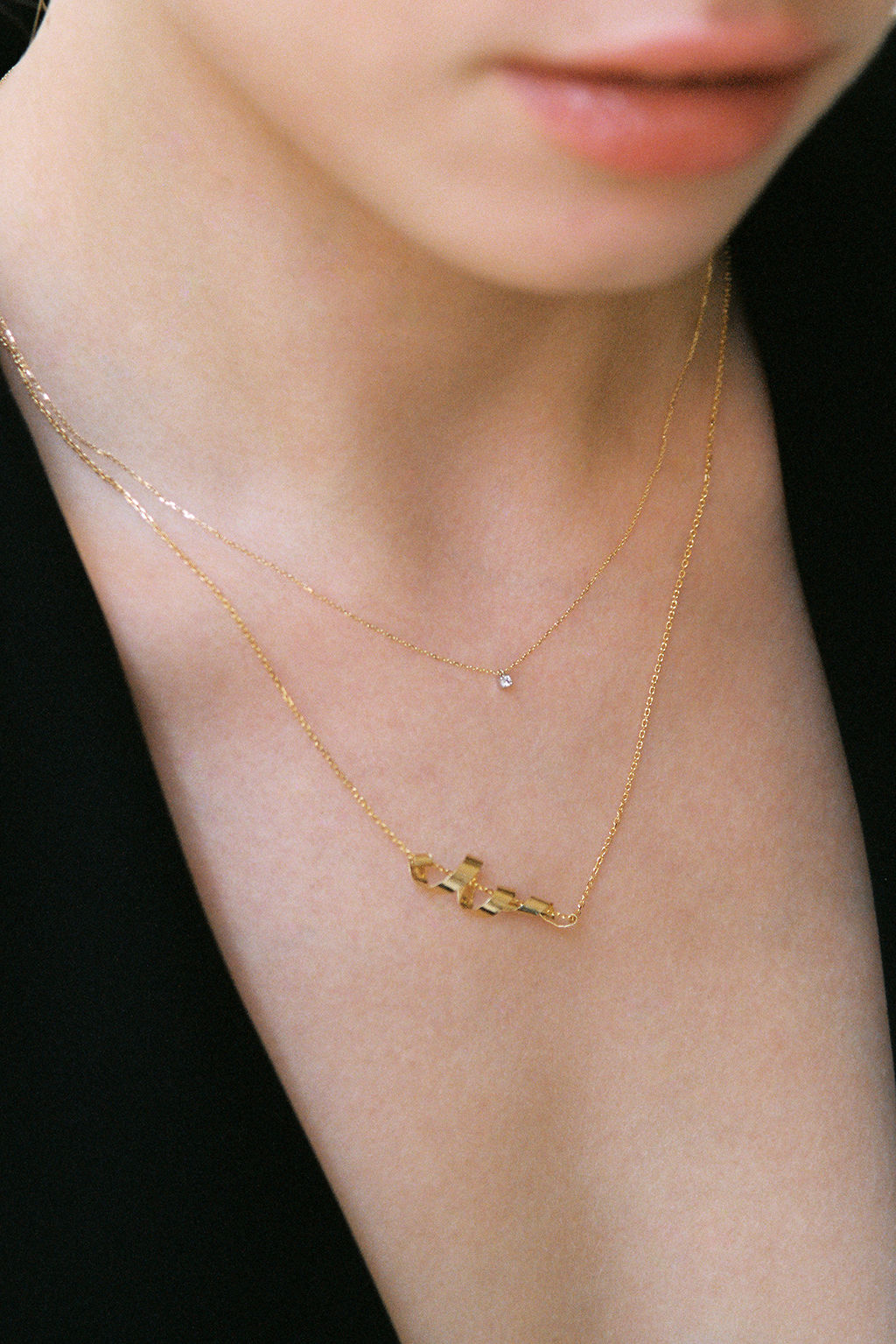 Small Minibox 18K Gold Necklace w. Diamond