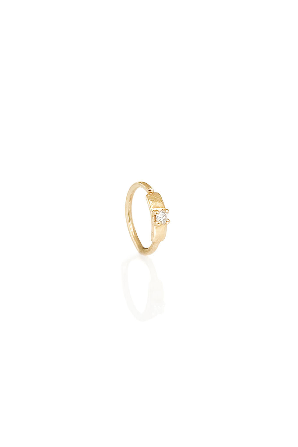 Small Tag 18K Gold Huggie w. Diamond