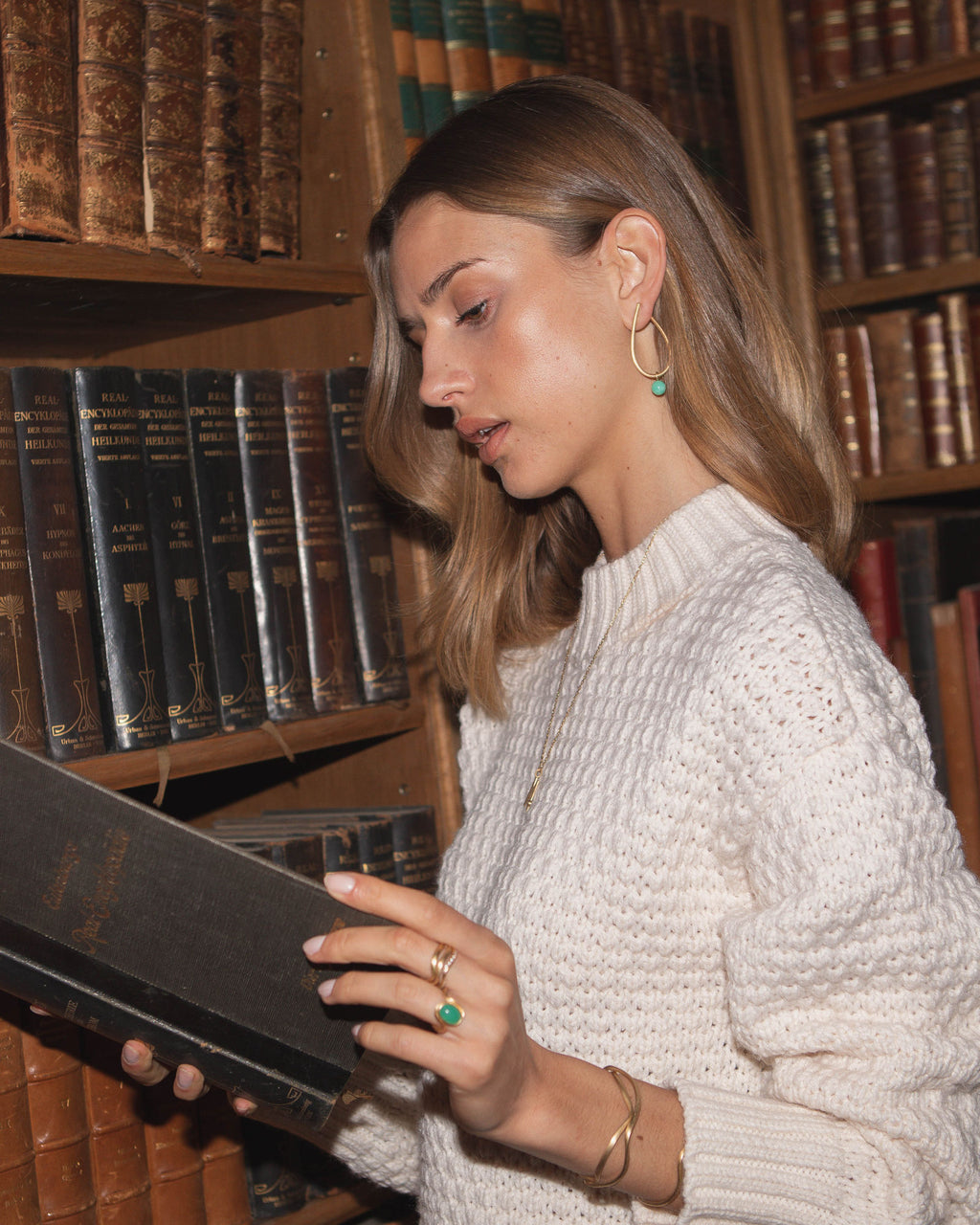 Globe Silver Pendant w. Chrysoprase