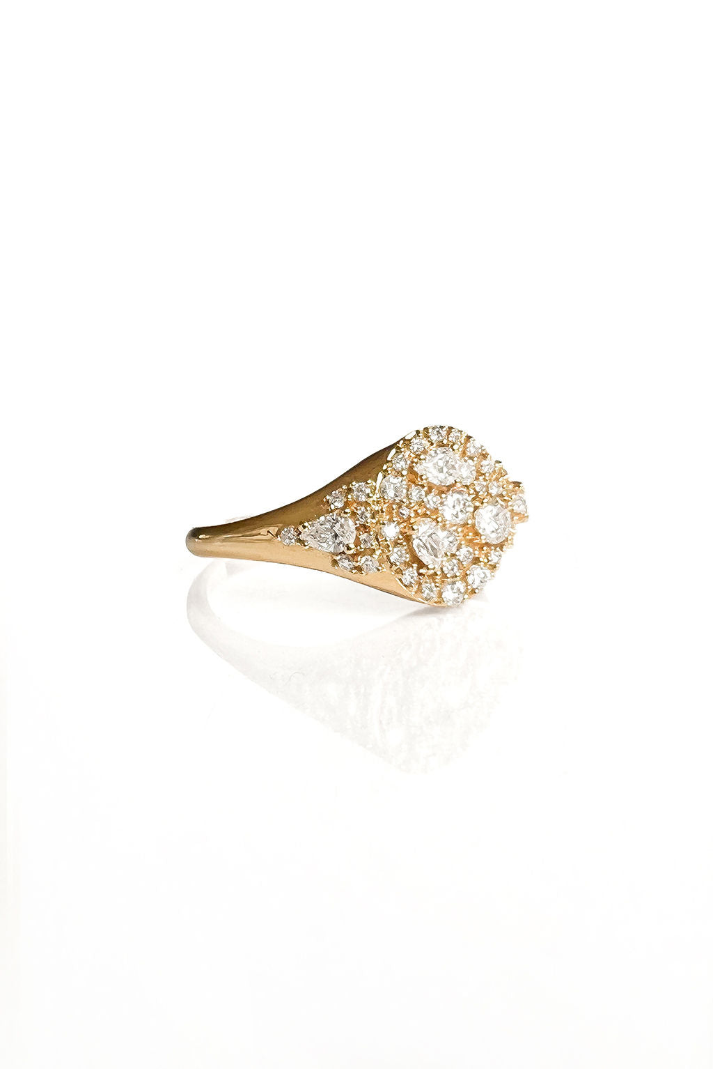 Sugar Signet 18K Gold Ring w. Diamonds