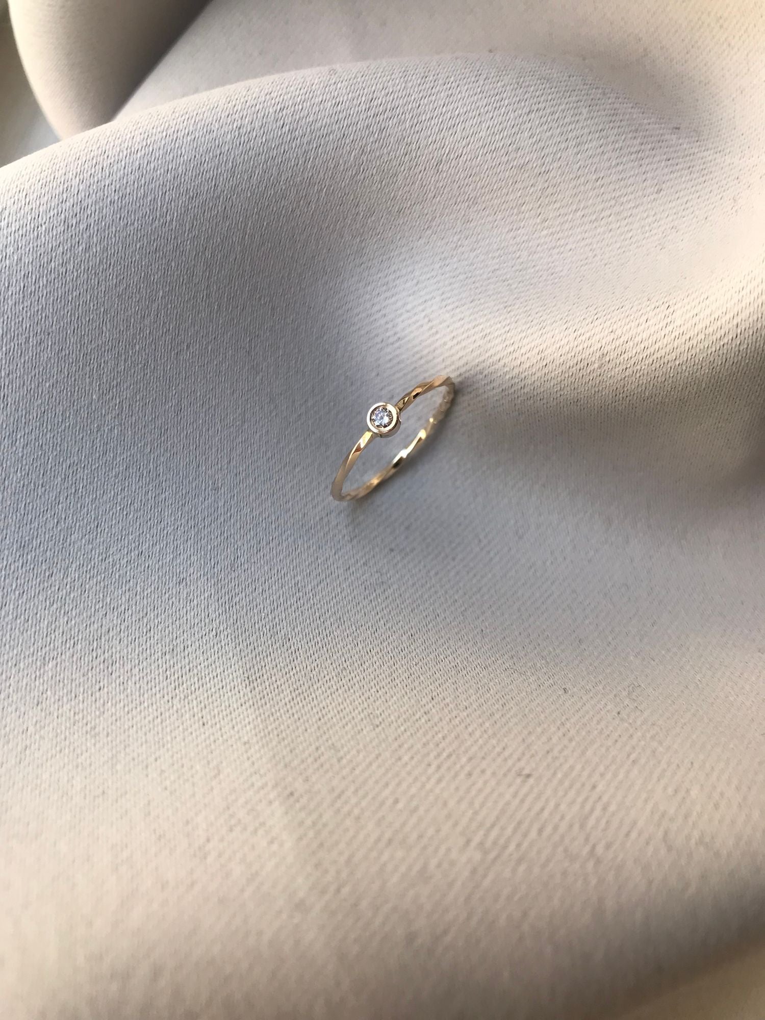 SUN 14K Gold Ring w. Diamond