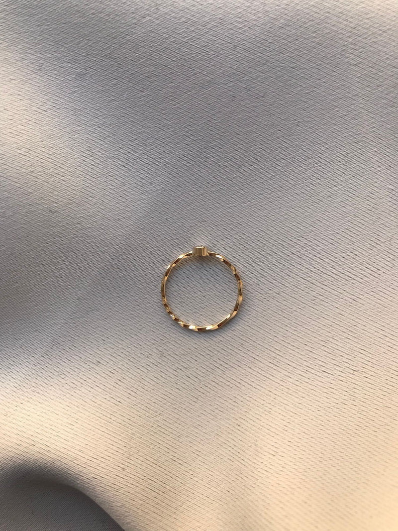SUN 14K Gold Ring w. Diamond