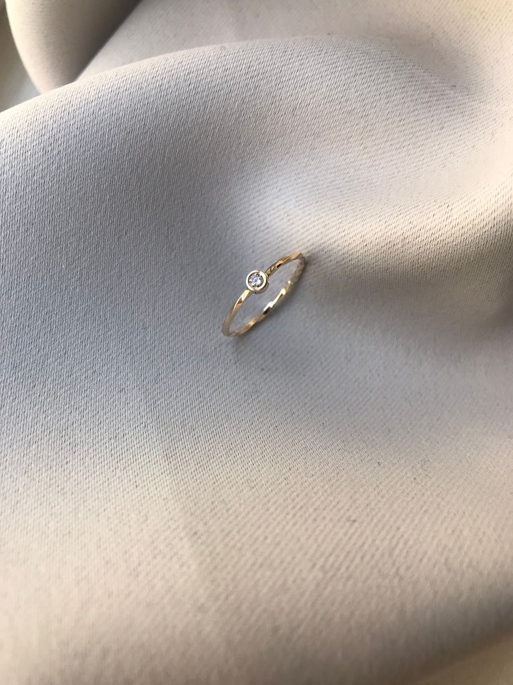 SUN 14K Gold Ring w. Diamond