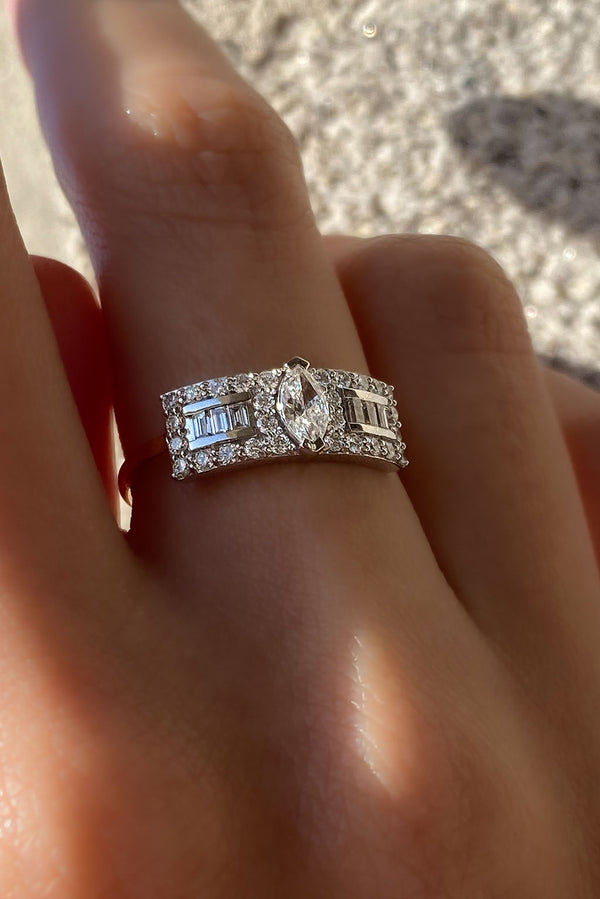 Second Wife großer Marquise Ring aus 18K Rosegold & Weißgold I Diamanten