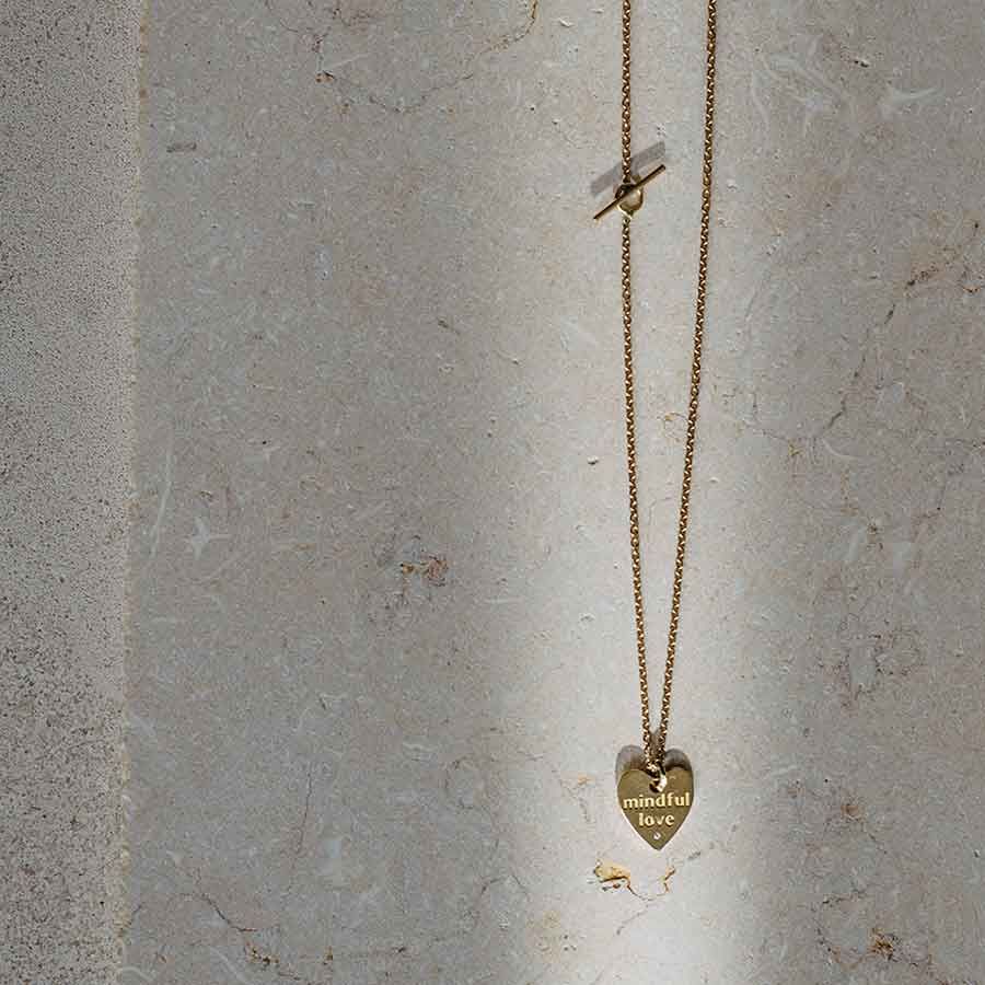 A Mindful love Heart 18K Gold or Whitegold Pendant w. Lab-Grown Diamond