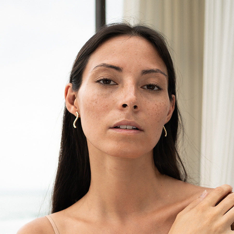 Wave 18K Gold Earrings w. Lab-Grown Diamond