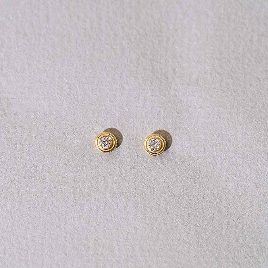 Drops of Memories 18K Gold Studs w. Lab-Grown Diamond