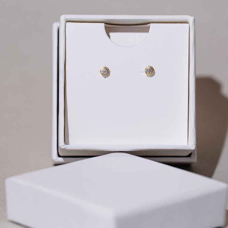 Drops of Memories 18K Gold Studs w. Lab-Grown Diamond