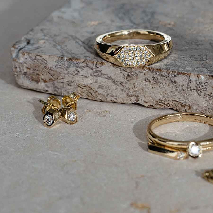 Sunray 18K Gold Studs w. Lab-Grown Diamond