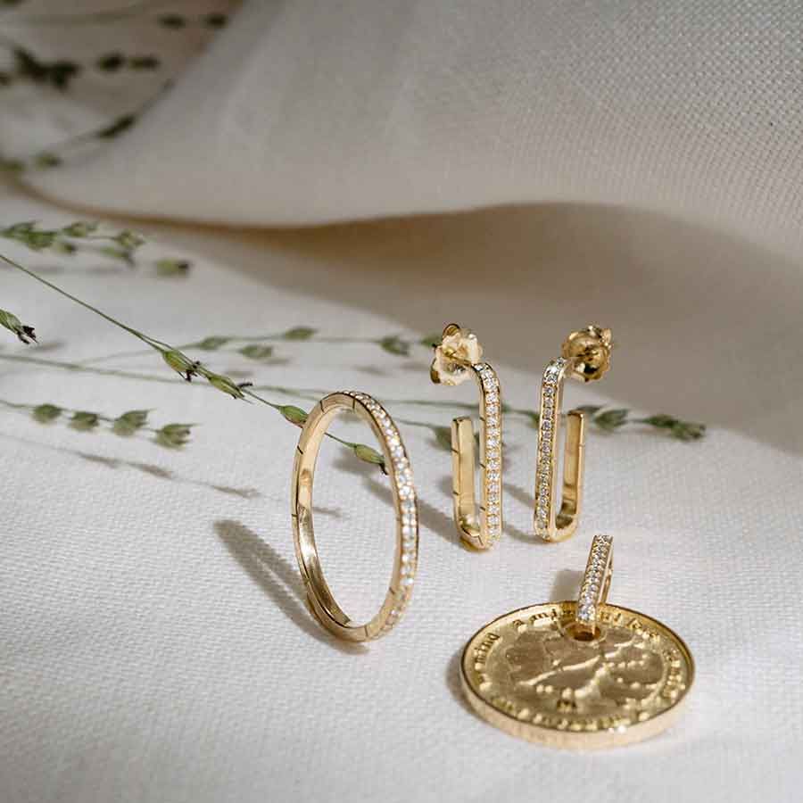 Wilderness 18K Gold Earrings w. Lab-Grown Diamond