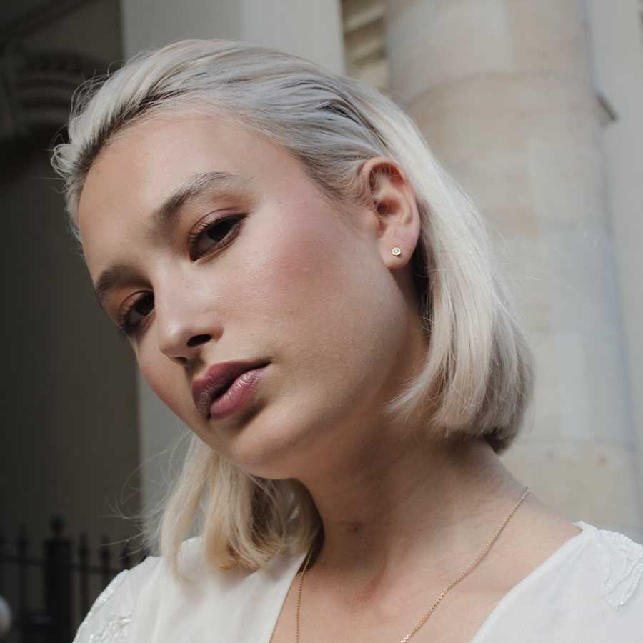 Sunray 18K Gold Studs w. Lab-Grown Diamond