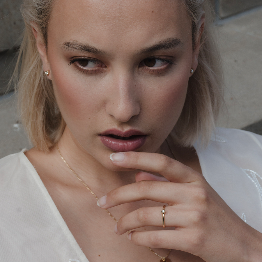 Sunray 18K Gold Studs w. Lab-Grown Diamond