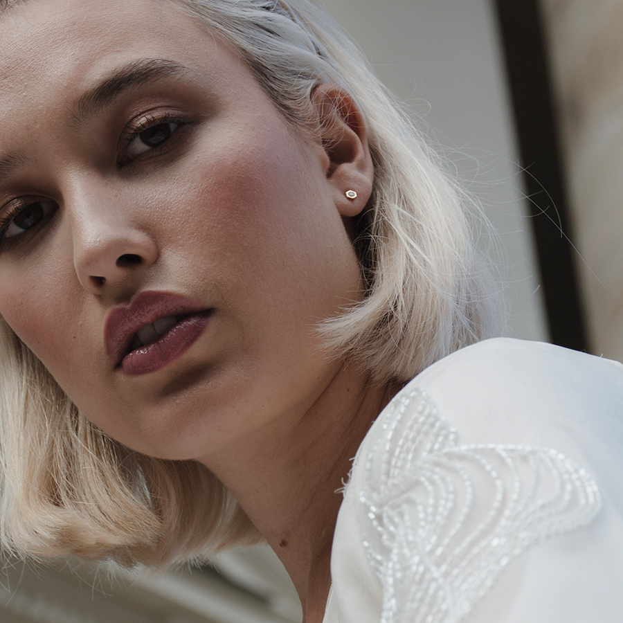 Sunray 18K Gold Studs w. Lab-Grown Diamond