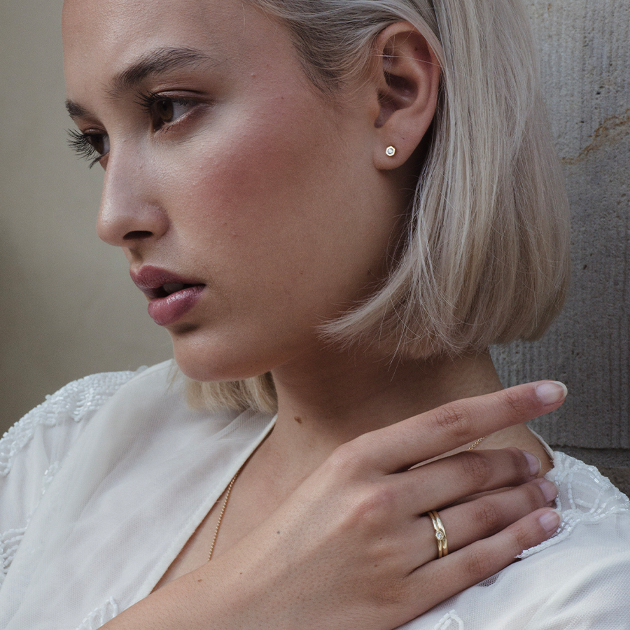 Sunray 18K Gold Studs w. Lab-Grown Diamond