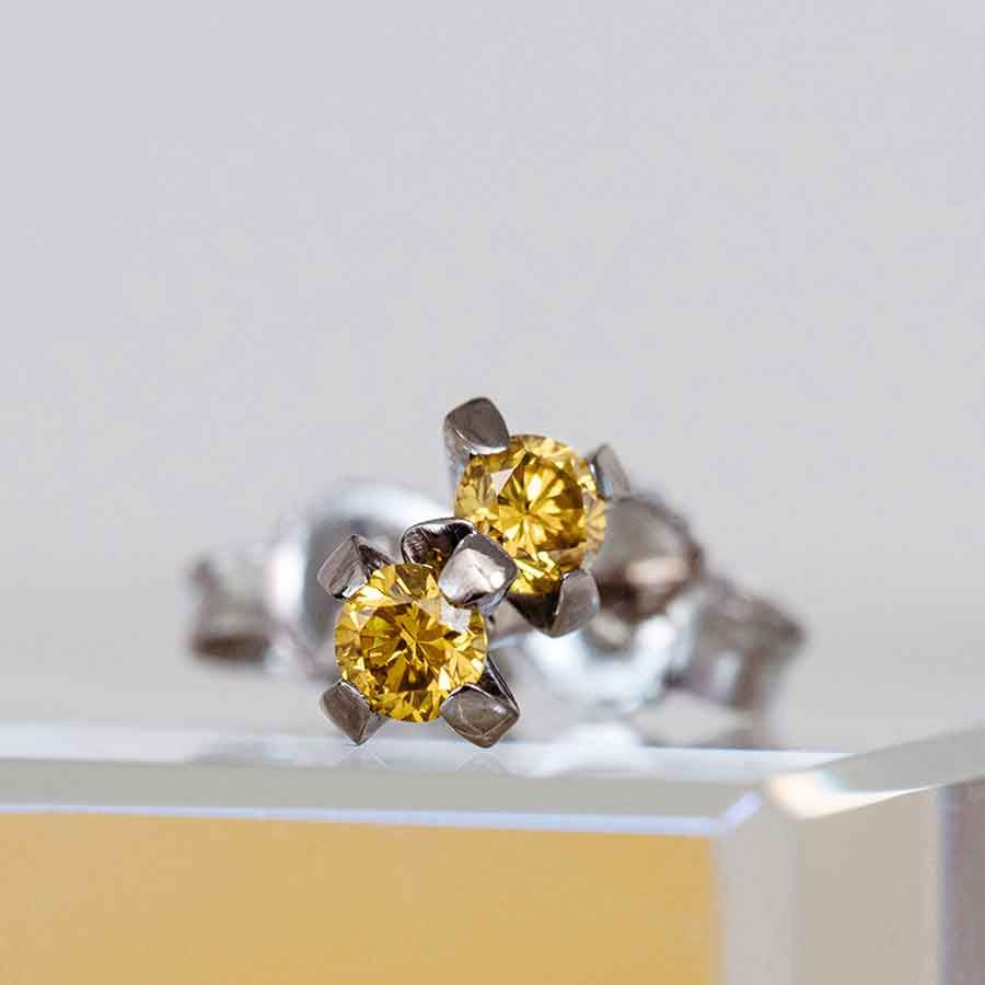 ReMind 18K goldene Ohrstecker I Labor-Diamanten